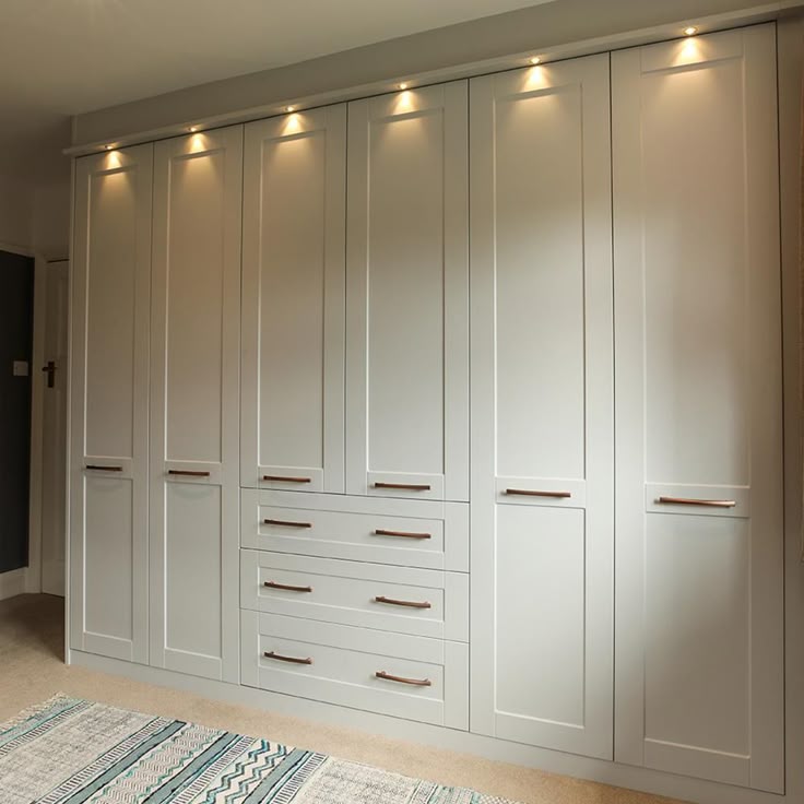 Custom built-in cupboards and cabinetry by B.S.S Project